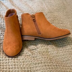 Cat and Jack soft brown little girls 13 Ankle Boots